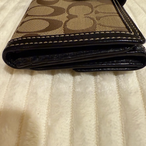 Coach signature logo khaki/brown long wallet with turnkey lock. EUC - Picture 9 of 12